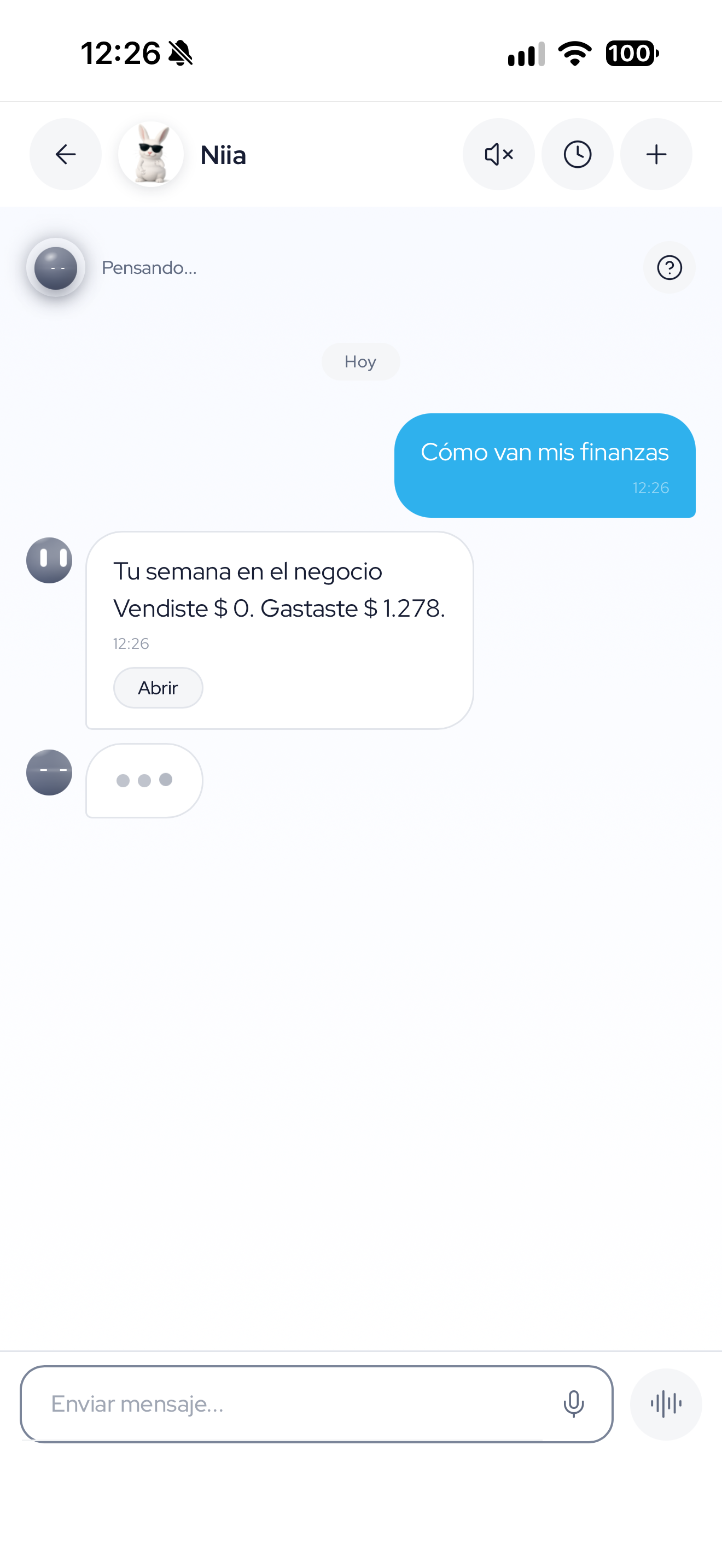 Pantalla de conversaciones con Niia en la app iion pay.